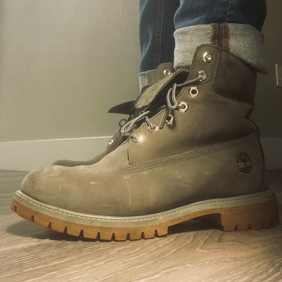 Virtually New Army Green Timberland Premium Boots - Picture 3 of 9